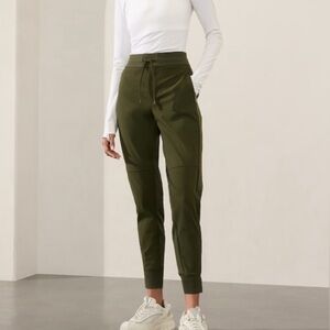 Athleta Headlands Hybrid Trek Mid Rise Jogger